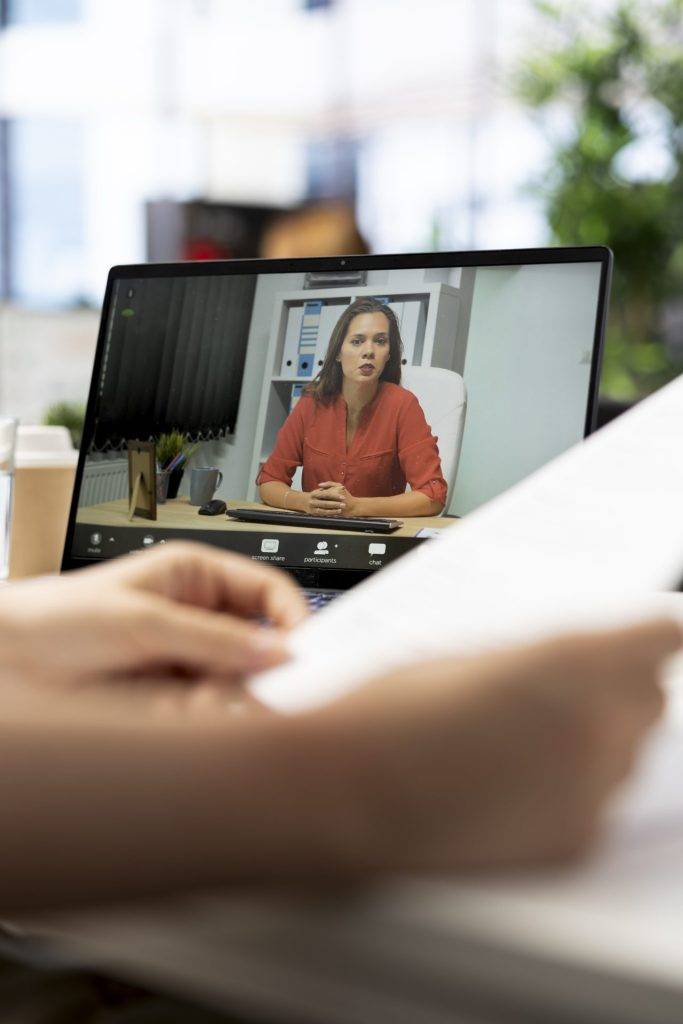 Vínculo entre paciente e profissional de saúde mental via telemedicina.