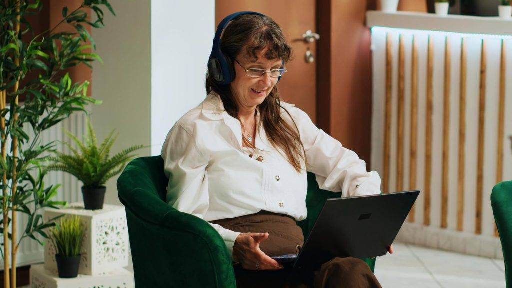 Paciente obtendo atestado médico digital por telemedicina de forma segura e legal.