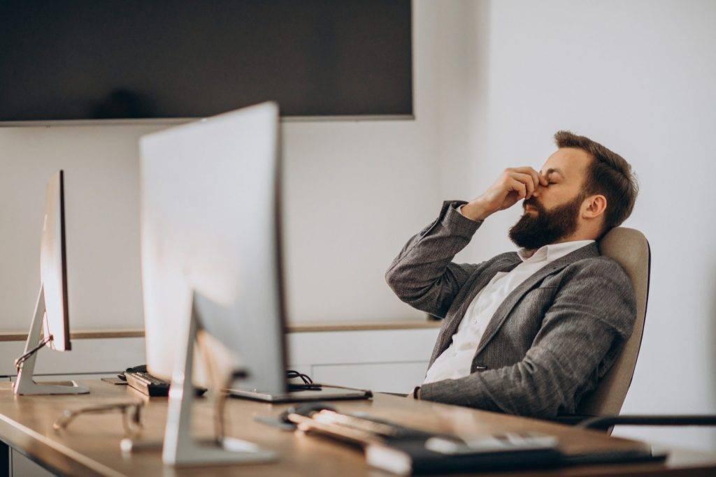 Sintomas de burnout relacionados à saúde mental no trabalho. 